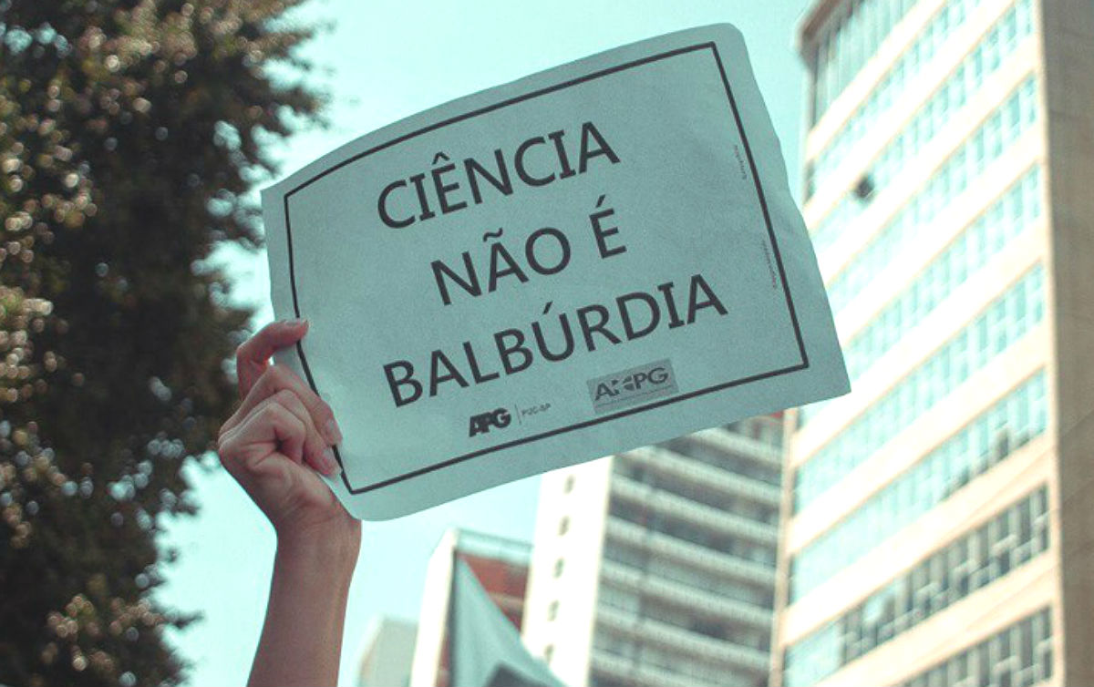 Pesquisadores organizam jornada em defesa da ciência contra cortes de Bolsonaro